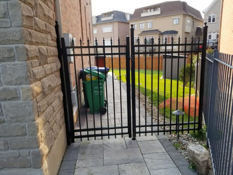 aluminum picket gate